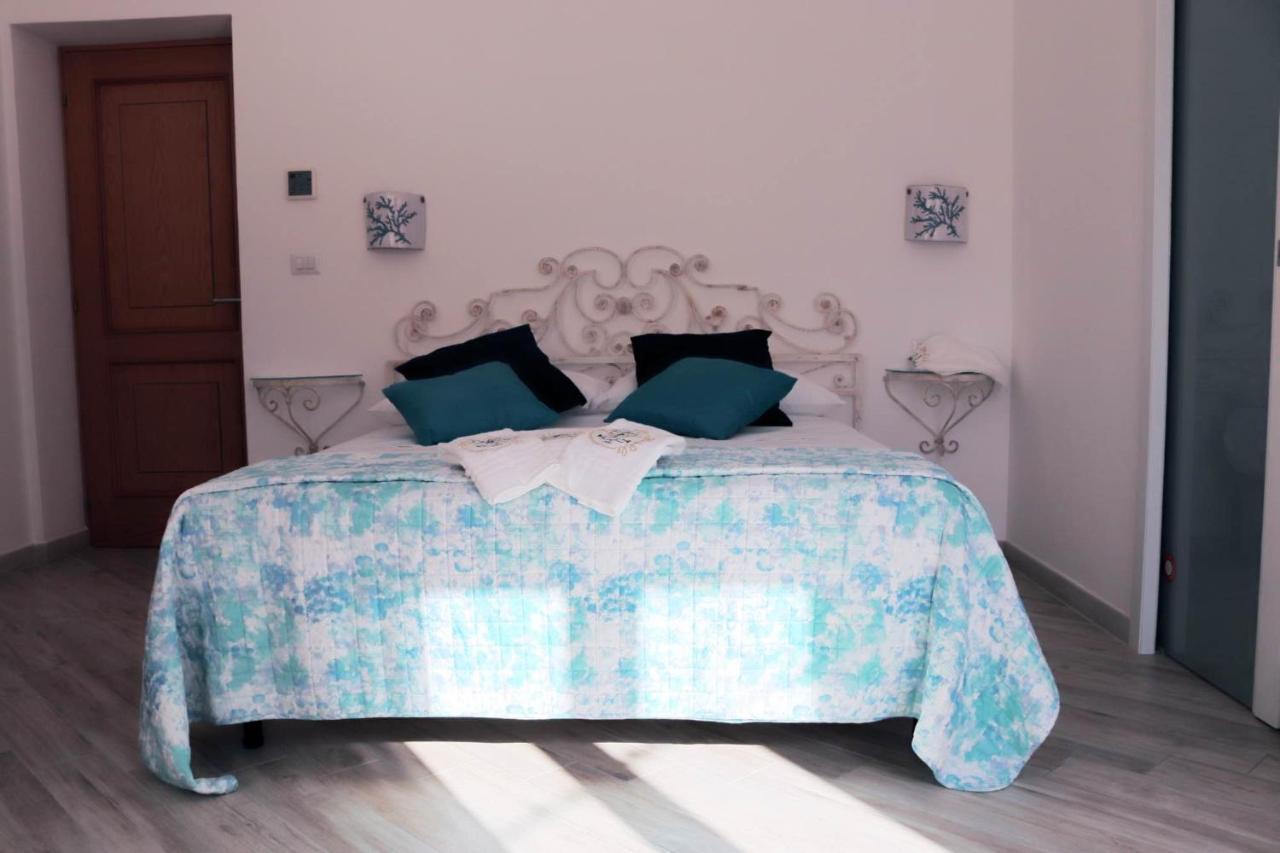 Clelia'S Boutique Rooms & Suites La Maddalena  Ngoại thất bức ảnh