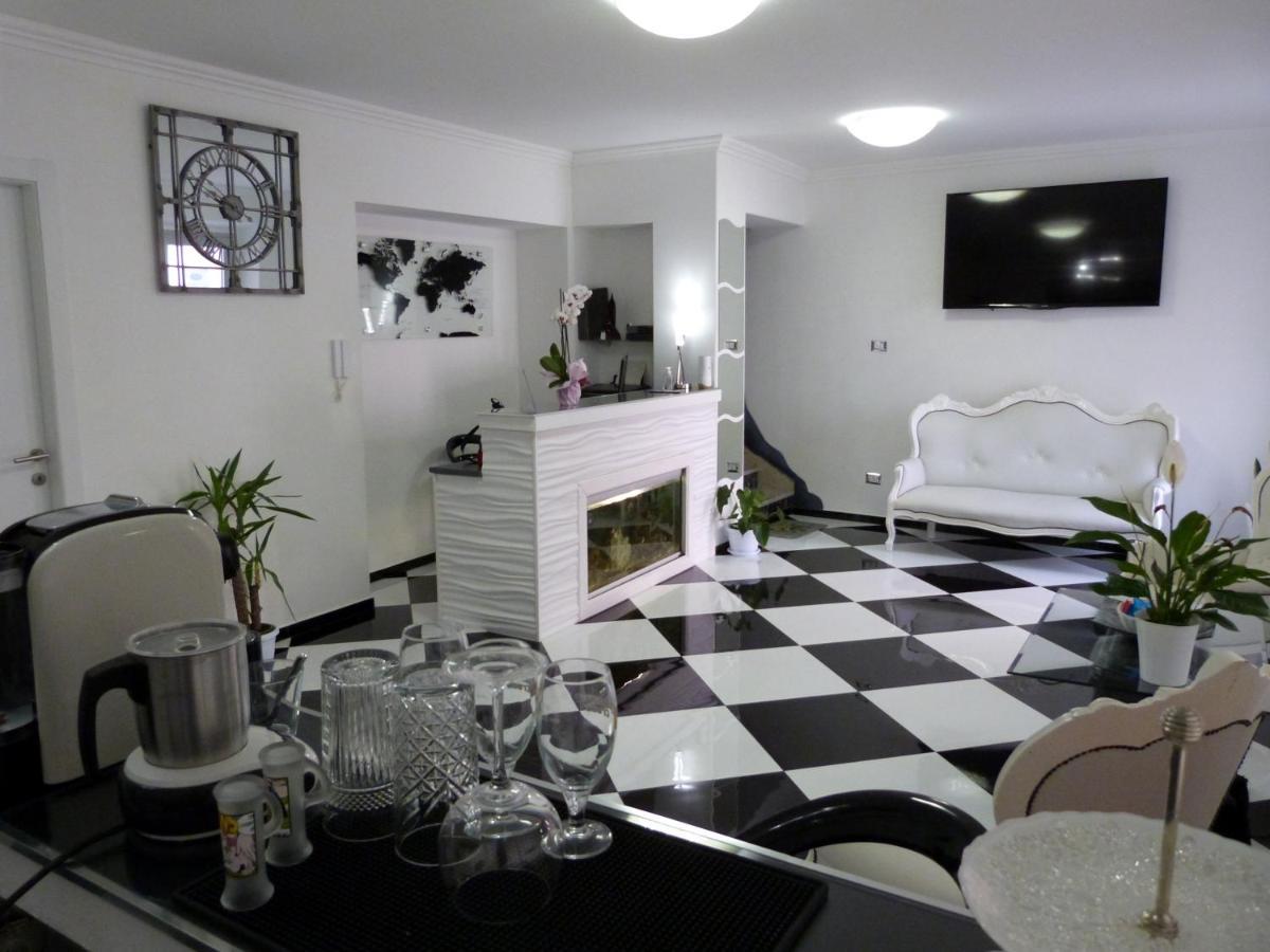 Clelia'S Boutique Rooms & Suites La Maddalena  Ngoại thất bức ảnh