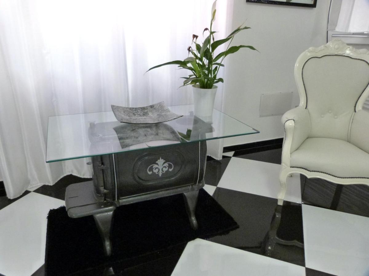 Clelia'S Boutique Rooms & Suites La Maddalena  Ngoại thất bức ảnh