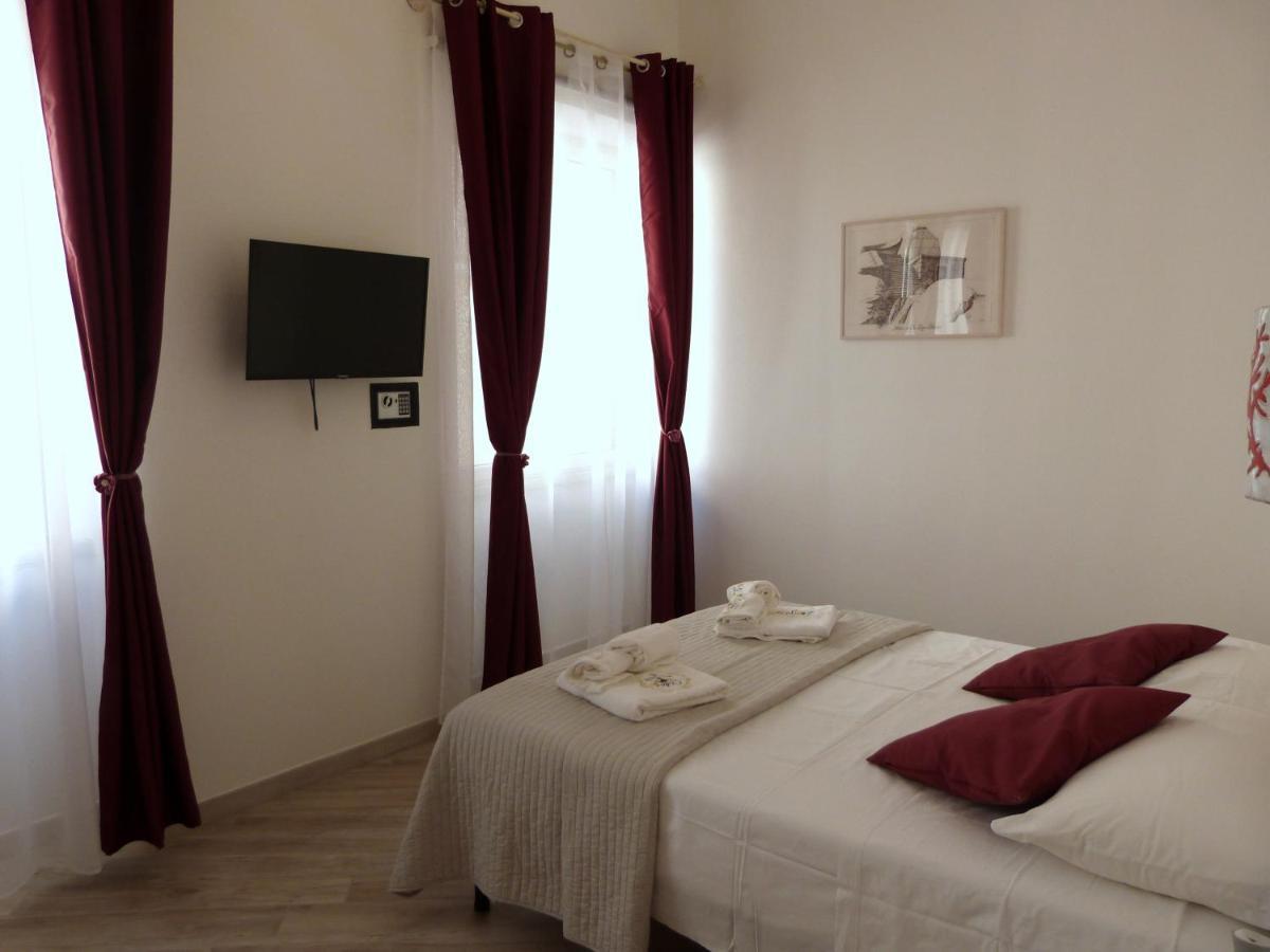 Clelia'S Boutique Rooms & Suites La Maddalena  Ngoại thất bức ảnh