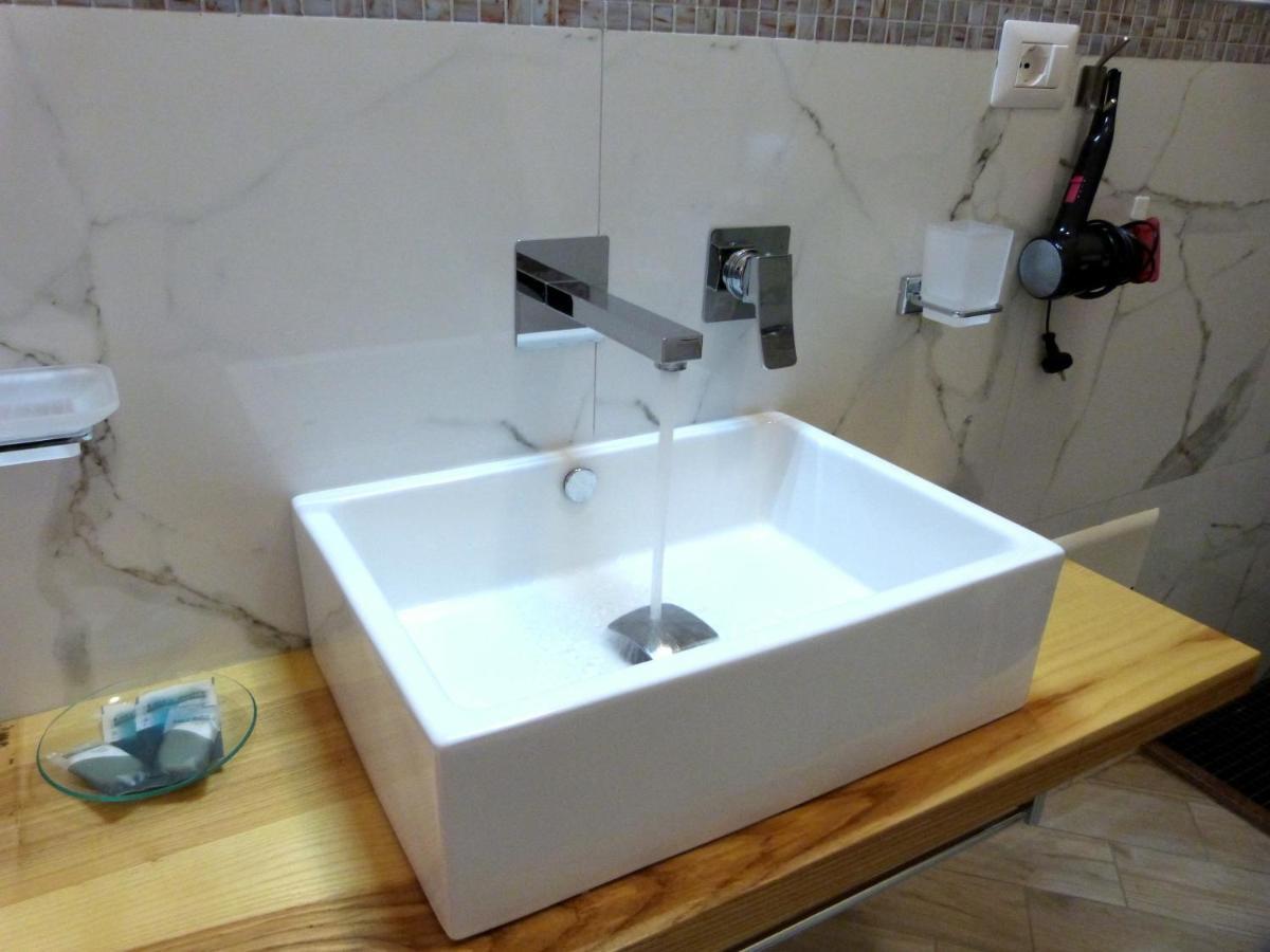 Clelia'S Boutique Rooms & Suites La Maddalena  Ngoại thất bức ảnh