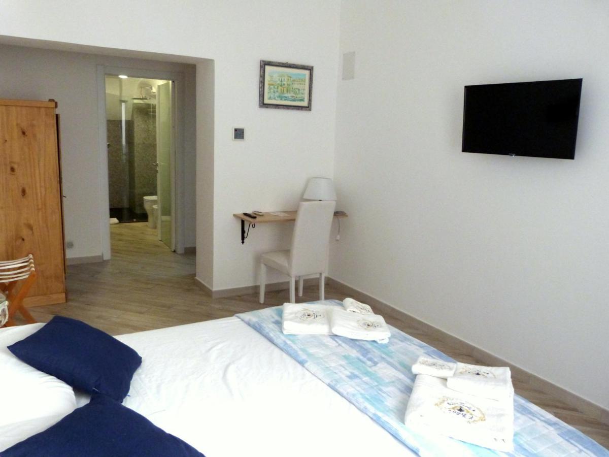 Clelia'S Boutique Rooms & Suites La Maddalena  Ngoại thất bức ảnh
