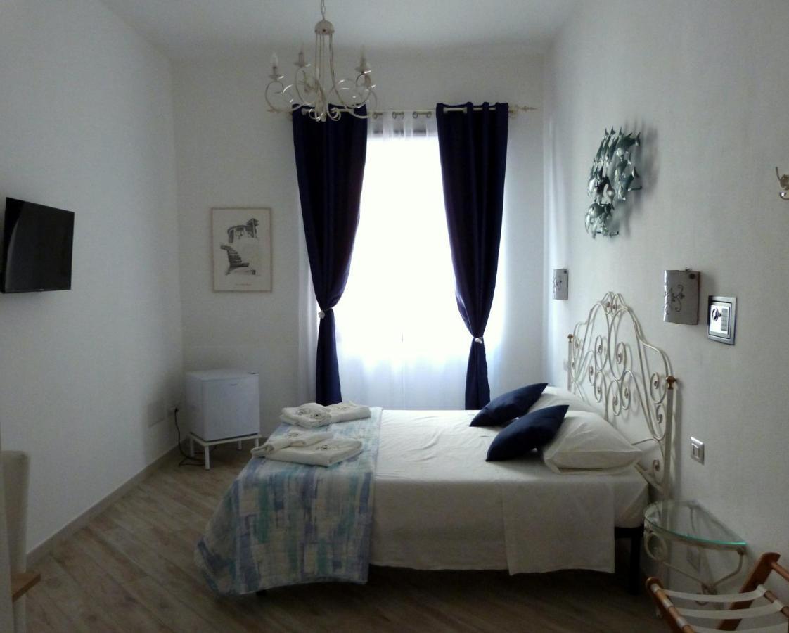 Clelia'S Boutique Rooms & Suites La Maddalena  Ngoại thất bức ảnh